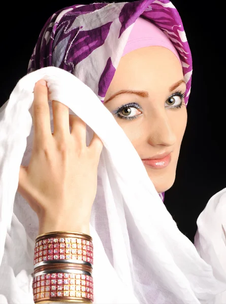 Vackra muslimska mode flicka — Stockfoto