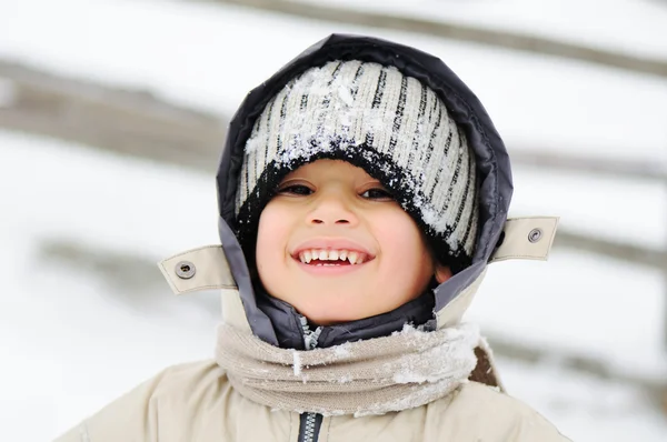 Dzieciństwo na śniegu — Zdjęcie stockowe
