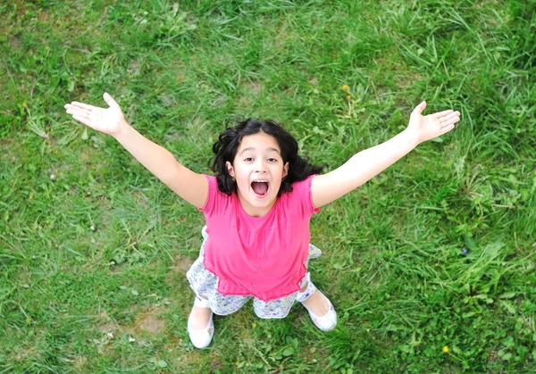 Щасливі діти в природі на відкритому повітрі Ліцензійні Стокові Фото