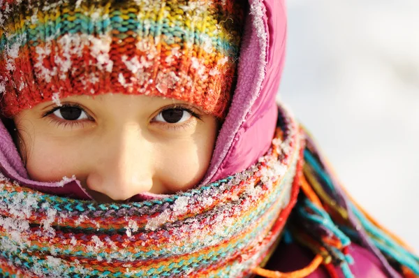 Leuk meisje winter portret — Stockfoto