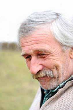 yaşlı bir kişi portre doğal poz