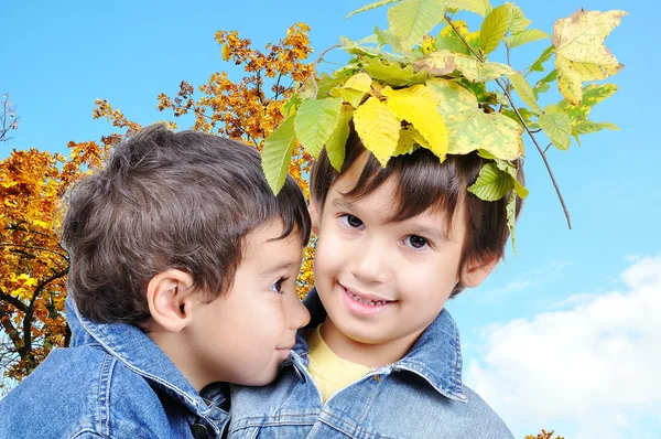 秋の子供たち — ストック写真