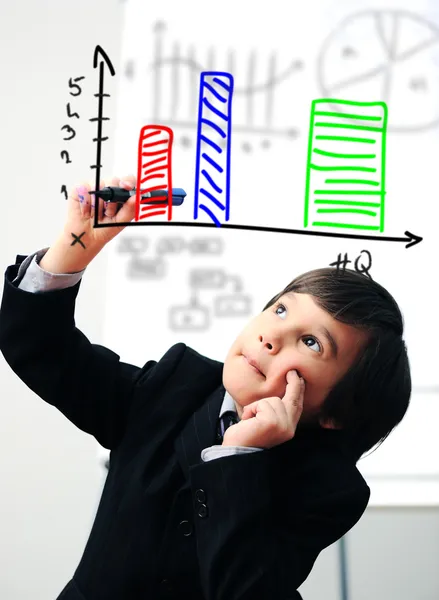 Niño dibujando un diagrama en la pantalla digital — Foto de Stock