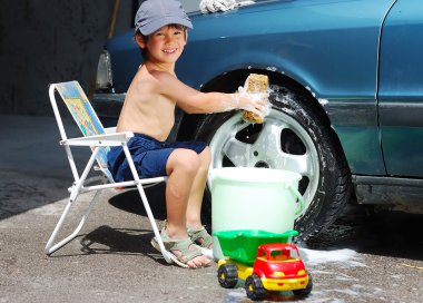 çocuk araba ve oyuncak araba yıkama