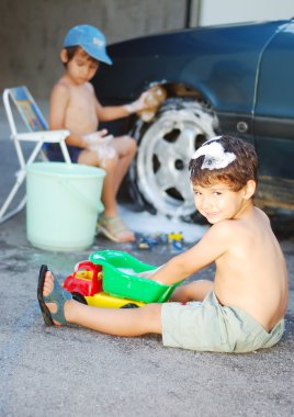 çocuk araba ve oyuncak araba yıkama
