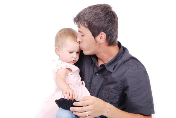 Vater küsst seine Tochter — Stockfoto