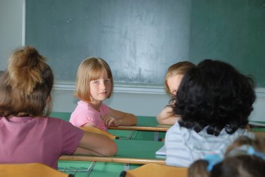 Okulda sınıfta öğrenci aktiviteleri