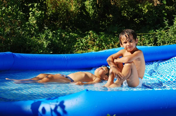 Children activities on swiming pool in summer — Stock Photo, Image