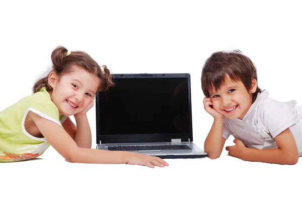 Activités pour enfants sur ordinateur portable isolé en blanc — Photo