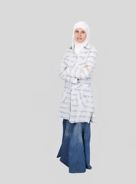 ผู้หญิงมุสลิมสาวในชุดแบบดั้งเดิม รูปภาพสต็อก
