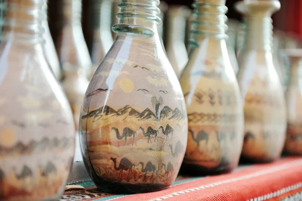 Lembranças - garrafas com areia colorida — Fotografia de Stock