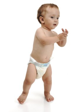 İlk yürüyüş. Şirin Bebek yürümeyi öğrenen.