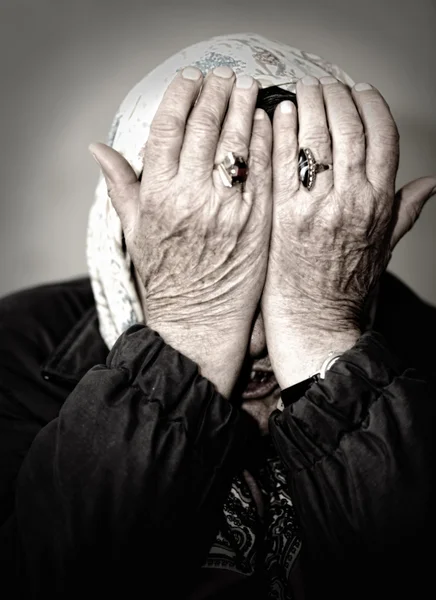 Mature woman crying with hands on her face — Stock Photo, Image