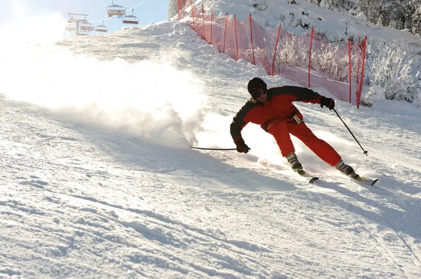 Skifahren im Skigebiet, blauer Skifahrer im Zeitraffer, Extremsport — Stockfoto