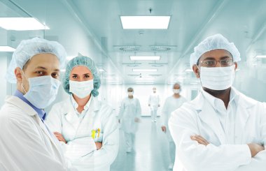 bilim adamları modern hastane laboratuarında, Doktor grup Arapça takım