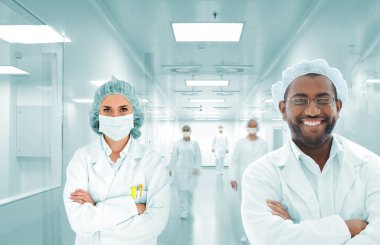 bilim adamları modern hastane laboratuarında, Doktor grup Arapça takım