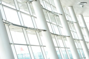 Çelik ve cam iç bina