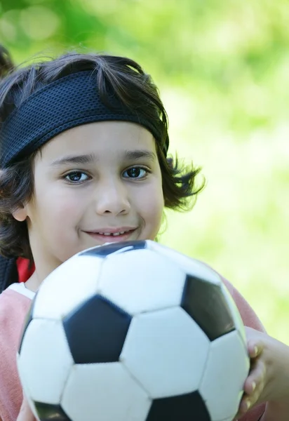 Niño con pelota — Foto de Stock