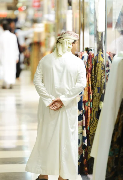 Wandelen op Arabisch market street — Stockfoto