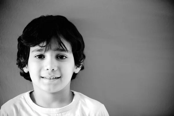 Retrato de primer plano del niño real —  Fotos de Stock