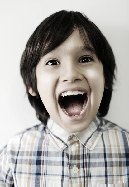 Retrato de primer plano del niño —  Fotos de Stock