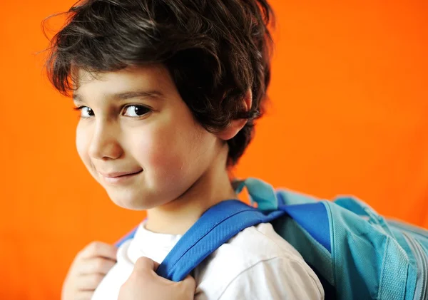 Iskola aranyos kisfiú a hátizsák Stock Kép