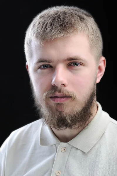 Jovem adolescente com barba isolada no fundo preto — Fotografia de Stock