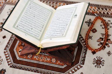 Kur'an, Müslümanların kutsal kitabı