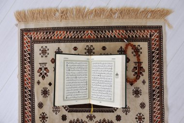 Kur'an, Müslümanların kutsal kitabı