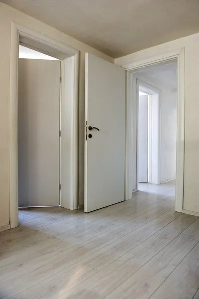 Portes et planchers, maison appartement intérieur — Photo