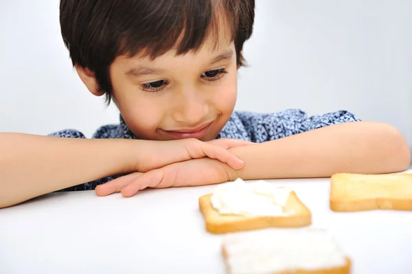 Kid eating bread — Stock Photo, Image