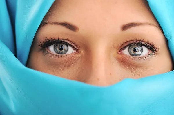 Young beautiful muslim woman in blue scarf — Stockfoto