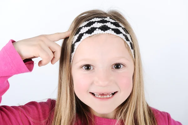 Niña rubia inteligente sonriendo — Foto de Stock