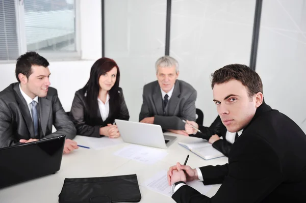 Retrato de empresário no escritório da reunião — Fotografia de Stock