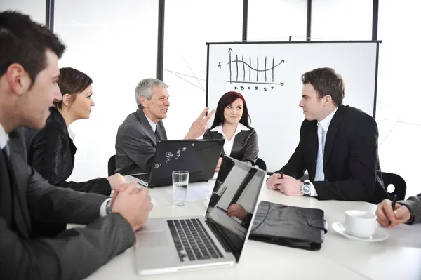 Empresarios que tienen una reunión de negocios — Foto de Stock