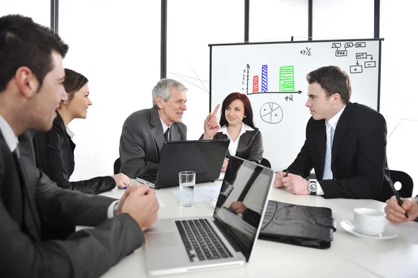 Empresarios que tienen una reunión de negocios — Foto de Stock