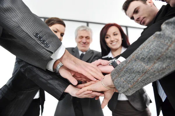 Unternehmensgruppe mit Hand in Hand für Einheit und Partnerschaft — Stockfoto