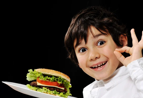 Miúdo que serve hambúrguer — Fotografia de Stock