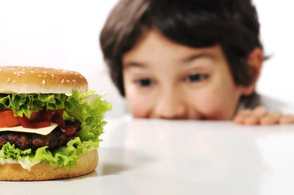 Ragazzo e hamburger — Foto Stock