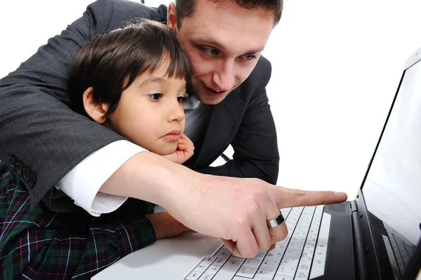 Vater und Sohn mit Laptop — Stockfoto