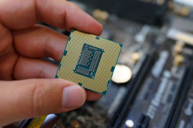 Ana kart ve bilgisayar işlemcisi ve bellek üzerinde çalışıyorum.