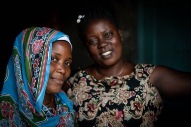 Kapıda duran en iyi iki arkadaş.