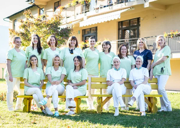 Equipo femenino de enfermería juntos retrato. foto de alta calidad — Foto de Stock