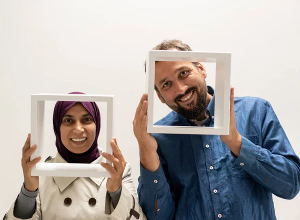 Musulmano coppia araba, uomo e donna con una cornice — Foto Stock