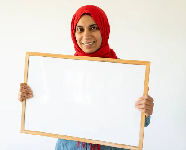 Arabische zakenvrouwen concept dragen hijab. Mooie vrouwen in hijab. — Stockfoto