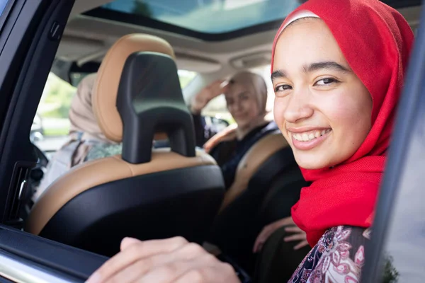 Group of female friends enjoying road trip traveling at vacation in the car — Stock Photo, Image