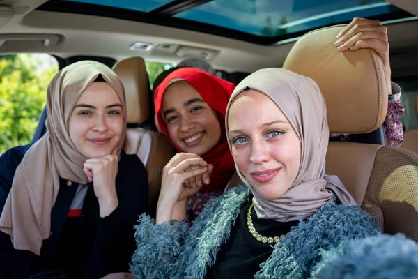 Group of female friends enjoying road trip traveling at vacation in the car — Stock Photo, Image