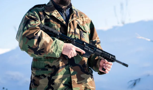 Hombre Soldado Uniforme Militar Invierno Nieve Foto Alta Calidad —  Fotos de Stock