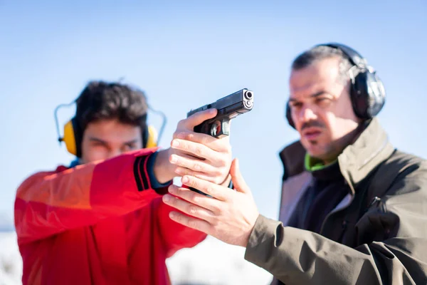 Trainer Helping Young Person Aim Handgun Combat Training High Quality — Stock Photo, Image