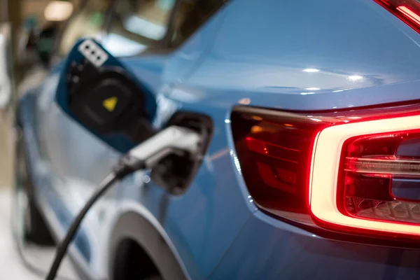 Elektromos Járműhöz Való Tápegység Akkumulátorhoz Való Töltéshez Igen Üzemanyag Csatlakozó — Stock Fotó